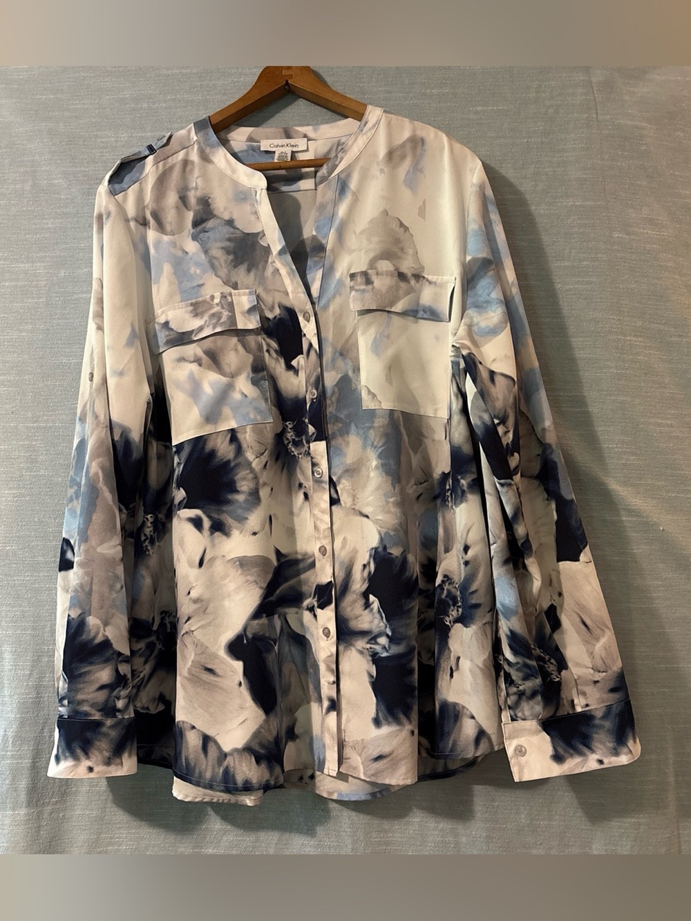 Calvin Klein Blouse Long Tab Sleeves Button Up Blue/White Women’s Sz XL